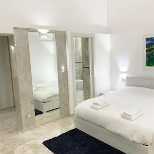 https://giorgi-lux.catania-hotels.net